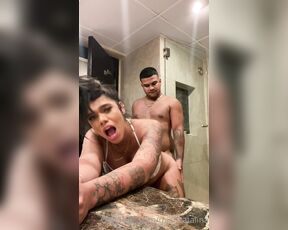 Miah Catalina aka miahcatalina OnlyFans - Sexo con mi novio en el bao