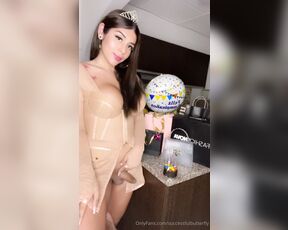 Samanta Gaviria Osorio aka Successfulbutterfly OnlyFans - Who blows the candle for