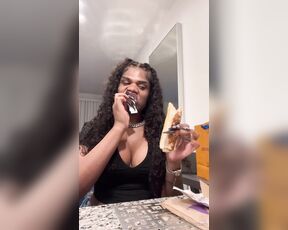 Jayla Dream aka jayladream OnlyFans - Watch me eat Taco Bell