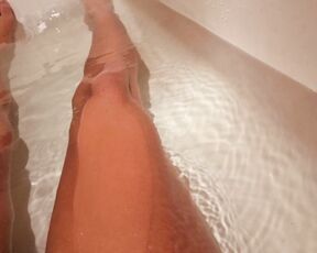 Peachy Lily aka peachy.lily OnlyFans - Anybody want join me in bath Part 2 video