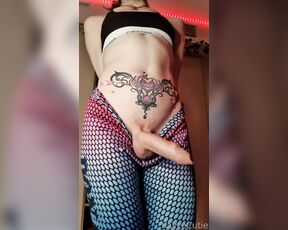 KayzeCutie aka kayzecutie OnlyFans - Who needs their throat stuffed!