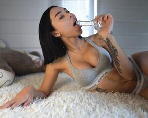 Mery aka Iammery OnlyFans - I like small dick too