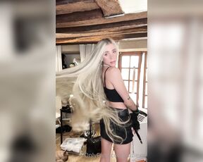 Suzie XXL aka Suziexxl OnlyFans - I lovely my looong blond hair