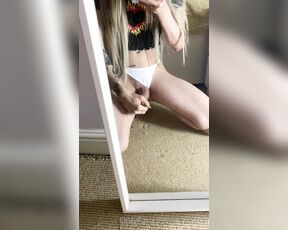 Suzie XXL aka Suziexxl OnlyFans - I just woke up horny, with no makeup on showing my big cock to my guys