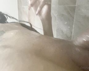 Valea69 aka valea69 OnlyFans - Come and bathe with