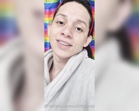 Ashilley Prado aka ashilleyprado OnlyFans - Postando um vdeo aleatrio de quando estava me maquiando s pq gostei da msica nova