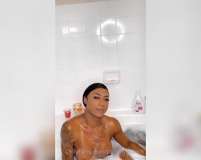 TS TAMMY10INCH aka tammy10inch OnlyFans - Come take a bath with