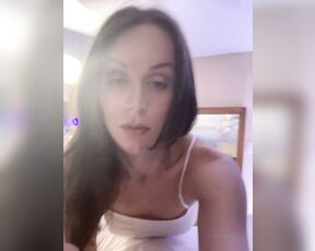 Olivia Would aka oliviawould OnlyFans - Join me on Chaturbate why don’t you