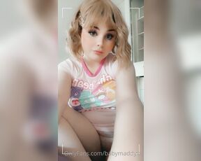 Babymaddyxo aka babymaddyxo OnlyFans - Hiii I look like some cute anime girl in this wig but with a surprise hehe