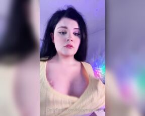 Babymaddyxo aka babymaddyxo OnlyFans - Sexy moans and bouncing with my big tits out