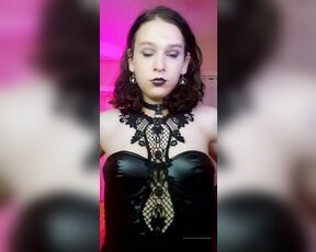 MelodyFluffington aka melodyfluffington OnlyFans - Showing off a new goth look by playing with myself