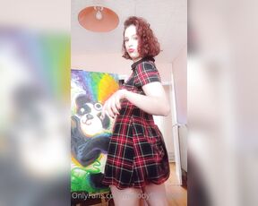 MelodyFluffington aka melodyfluffington OnlyFans - Dressed in my rock star get up I strip and plug my ass I love making my body