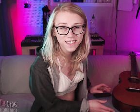 Julia Jane aka realjuliajane OnlyFans - Changing my guitar strings on cam, a chill hangout plus ART and singing aaaaand