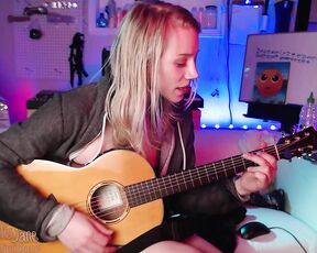 Julia Jane aka realjuliajane OnlyFans - Things that happened on cam on January 20th Naked cum show Guitar )