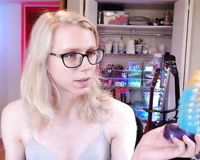 Julia Jane aka realjuliajane OnlyFans - New dildo unboxing! Gonna test them out tonight maybe sniff a thing to help