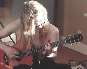 Julia Jane aka realjuliajane OnlyFans - POV trans gf with wet hair plays lazy guitar in the sunlight