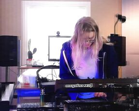 Julia Jane aka realjuliajane OnlyFans - Slightly manic not really hahahaha) afternoon music practice with annoying video effects