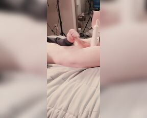 Avery Ellis aka averyellisxo OnlyFans - Shaking my butt for you, playing with myself, and then finishing myself off with my NEW