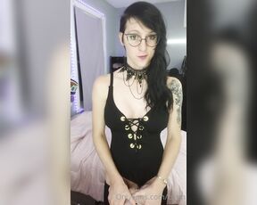 Mommy Ren aka gothravemom OnlyFans Video 8585