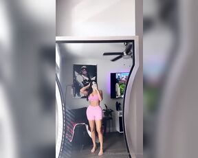 TS Italia Arianna aka tsitaliaarianna OnlyFans - All pink today for the gym