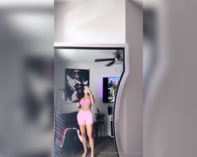 TS Italia Arianna aka tsitaliaarianna OnlyFans - All pink today for the gym