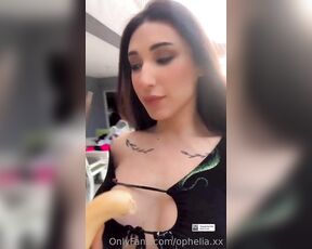 Ophelia TS aka ophelia.xx OnlyFans - Im in the perfect mood to eat a sweet banana