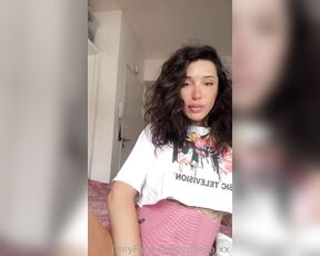 Ophelia TS aka ophelia.xx OnlyFans - I know you miss me, so I recorded a little video for you, kiss you