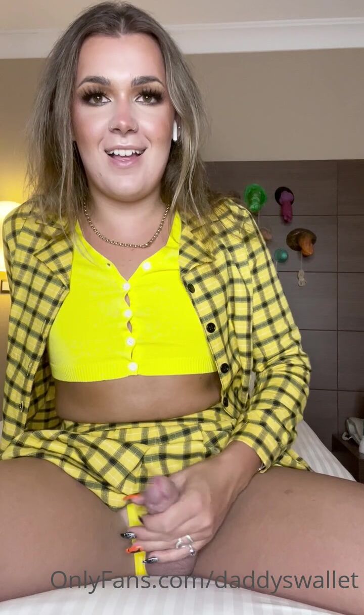 Daddyswallet aka daddyswallet OnlyFans - [chatty video in hotel] Let me  know guys if you want me to go live idk - XXX shemale video available for  online viewing on X-tg.