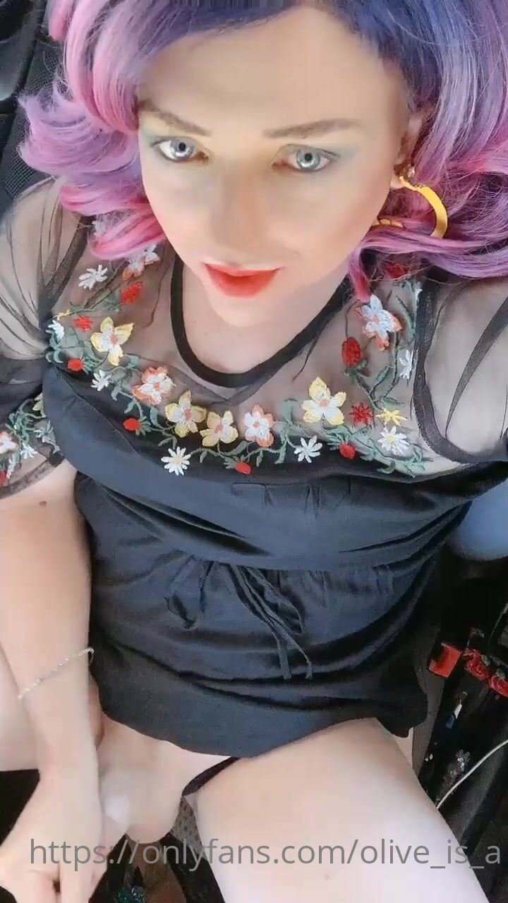 Olive Is A aka Olive_is_a OnlyFans - You were too shy to do it it outside,  so here we are in the car are you gonna step up and get - XXX